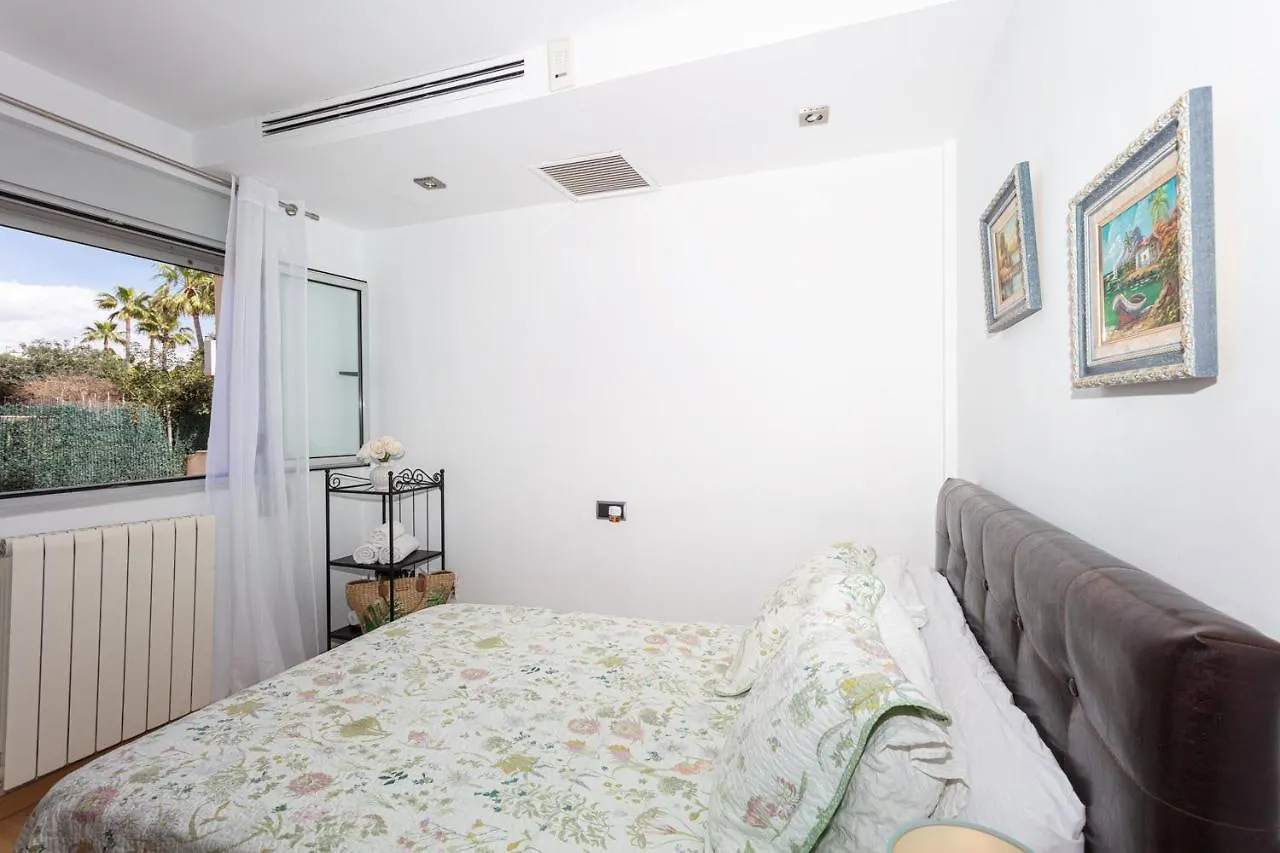 Homestay Red House Bed & Breakfast Llucmajor