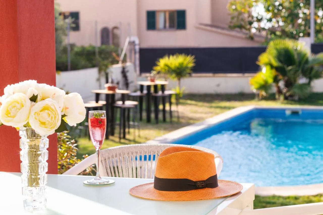 Homestay Red House Bed & Breakfast Llucmajor  Spain