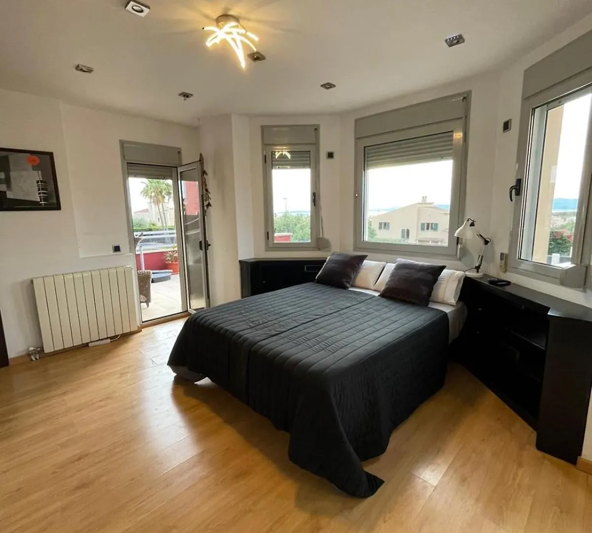 Homestay Red House Bed & Breakfast Llucmajor  Spain