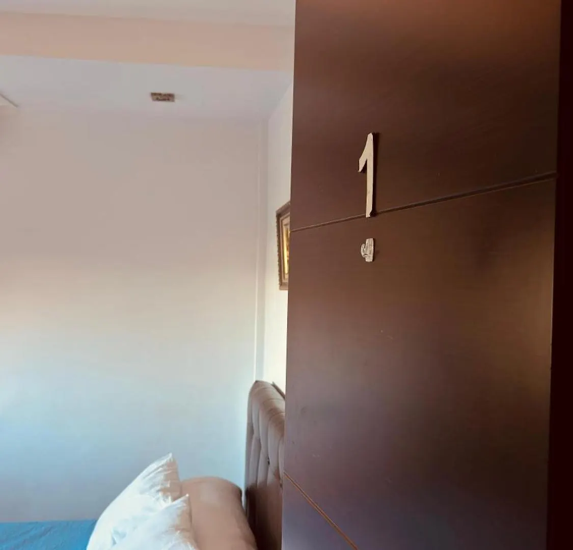 Red House Bed & Breakfast Llucmajor  0*, Llucmajor (Mallorca) Spain